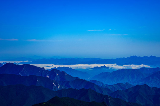 高山剪影