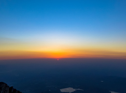 山东泰山夕阳