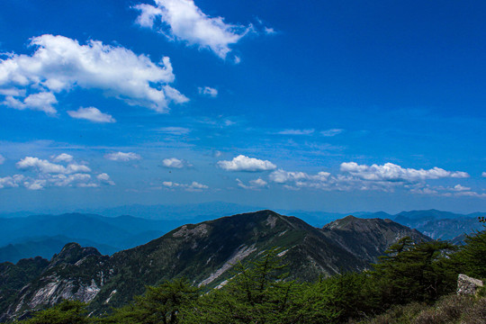 秦岭冰晶顶