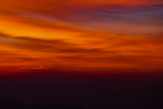 远山夕阳落日天空