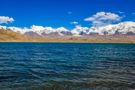 新疆喀拉库勒湖