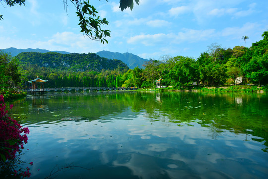 七星岩湖景