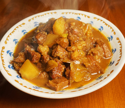 红烧牛肉炖土豆