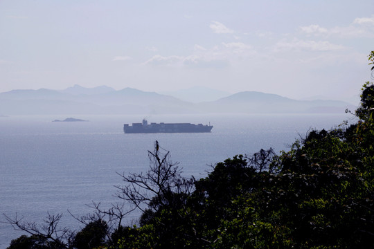 大海海面轮船