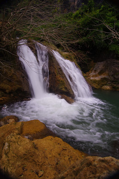 山泉瀑布流水