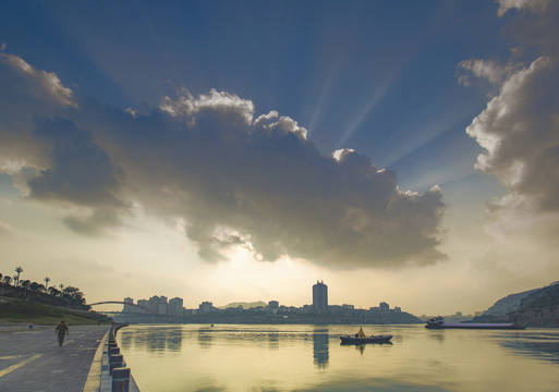 宜宾三江汇流水面光影自然风光