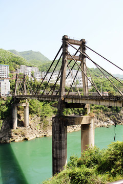 安康水電站斜拉公路大橋1