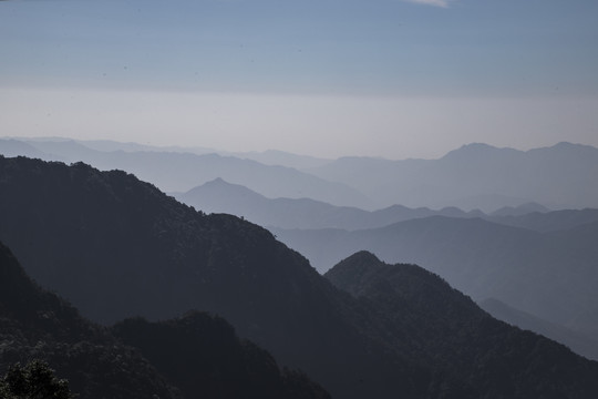 水墨群山