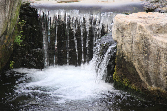 山涧流水