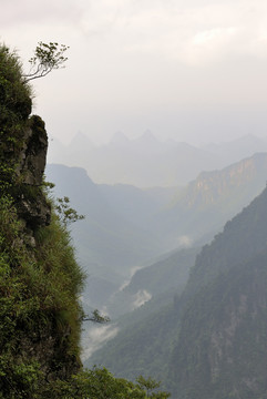 雨后山雾