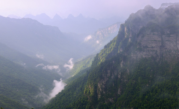 雨后山雾