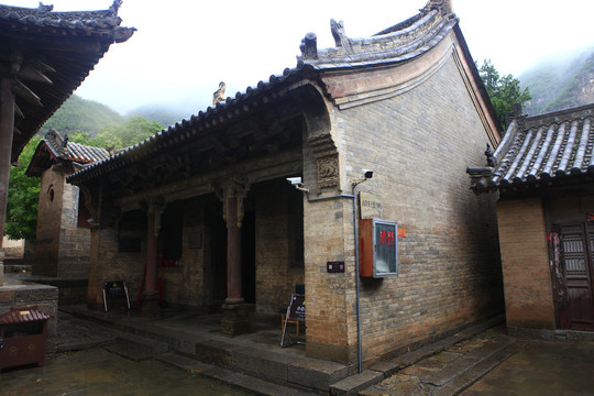 平顺龙门寺东配殿