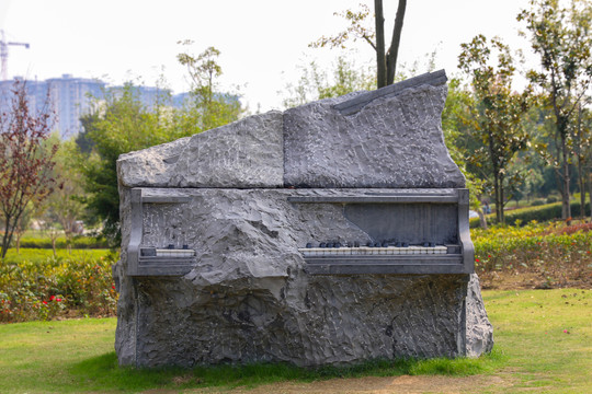 钢琴雕塑