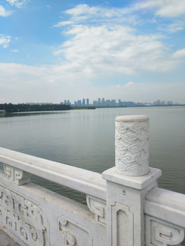 石桥湖边风景