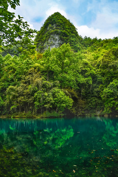 黔南小七孔景区山川湖泊