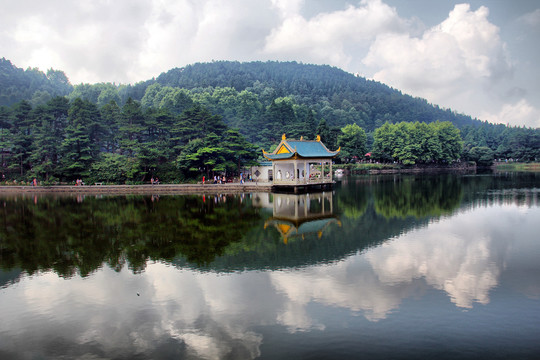 庐山花径景色