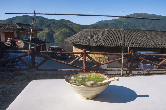 土楼的早餐馄饨汤