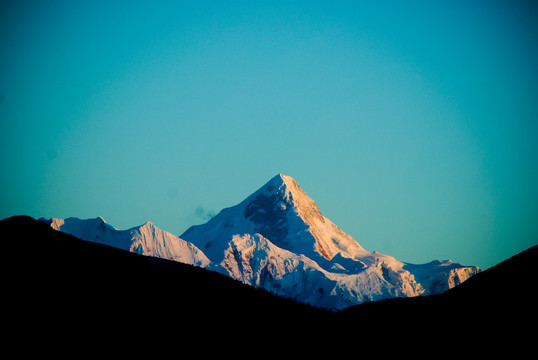 贡嘎雪山