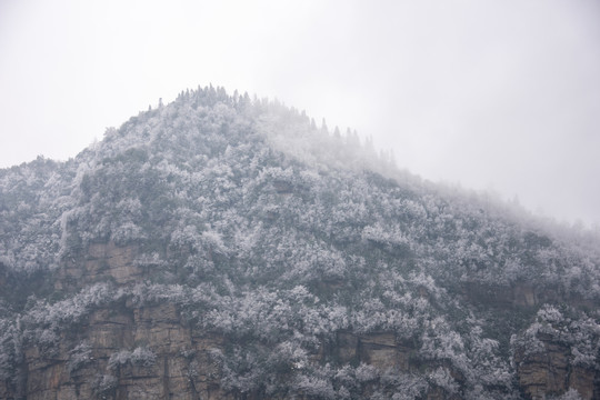 山区雪景