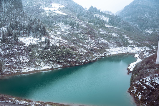 水库雪景