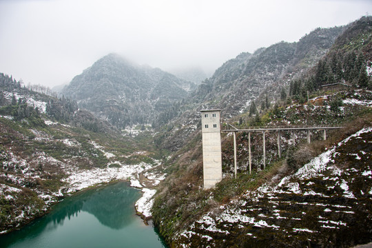 水库雪景