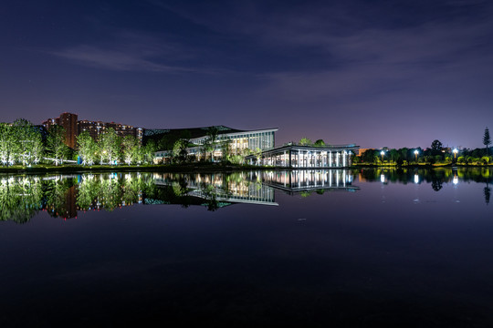 成都天府人文艺术图书馆夜景