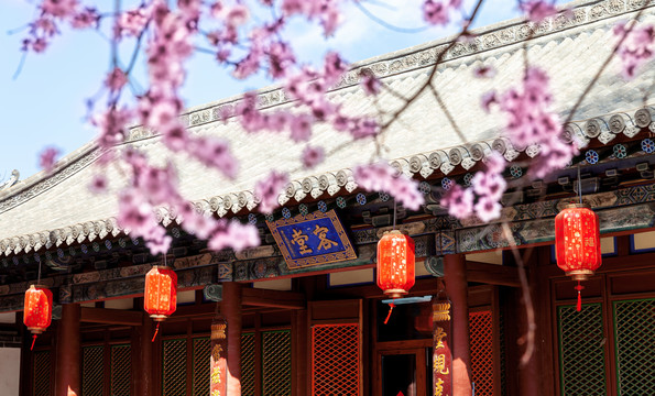 五臺山寺廟古建殊像寺桃花