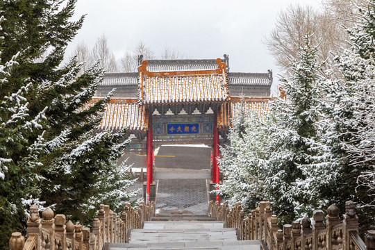 五台山金阁寺寺庙古建雪景