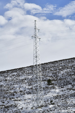 雪山高压线