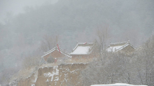风雪山神庙