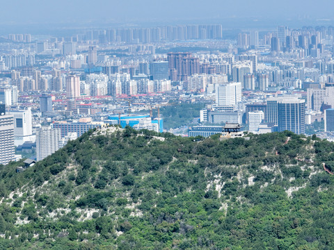 佛慧山上航拍济南都市风光