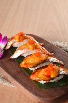 海胆鱼腩寿司海胆鳗鱼寿司