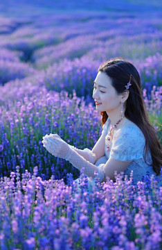 花海薰衣草美女