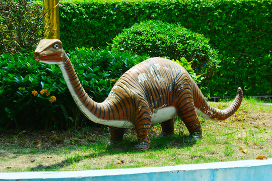 恐龙塑像