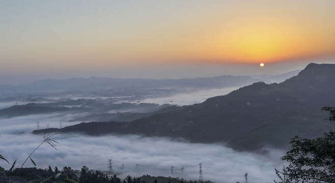 日出云海云雾缭绕高山沟壑
