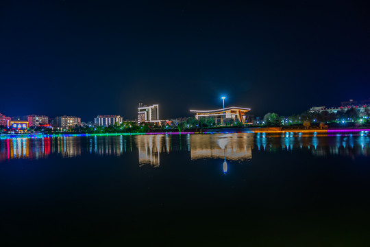 牟定化湖夜景