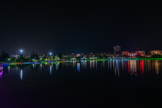 牟定化湖夜景