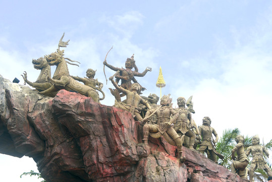 云南西双版纳罗摩岛神话雕塑