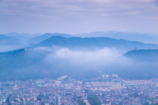 山坳小城