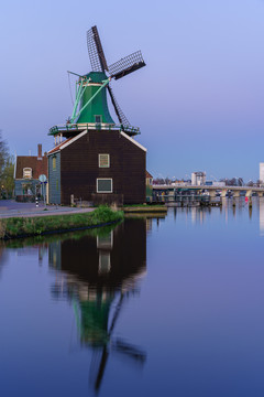 荷兰桑斯安斯风车村房屋与风车