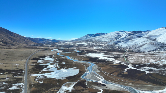 四川理塘高山雪山河流峡谷风光