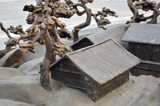成都东安湖公园山居小屋雕塑