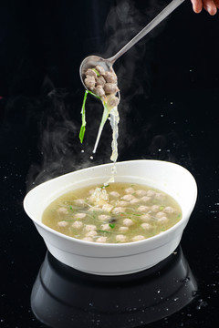 生汆丸子汤