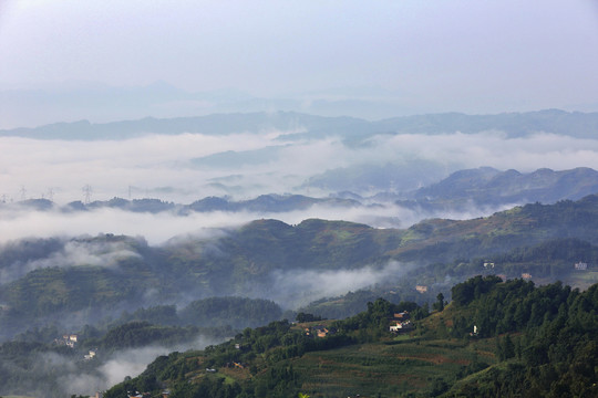 云雾缭绕田野高山沟壑田园风光