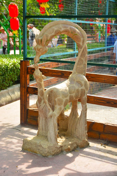 长颈鹿塑像