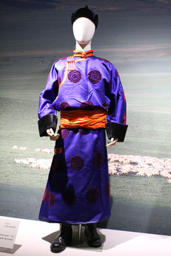 蒙古族男子服饰