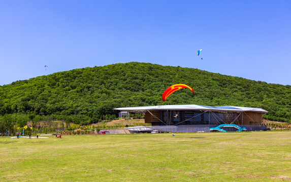 荆门圣境山滑翔伞基地