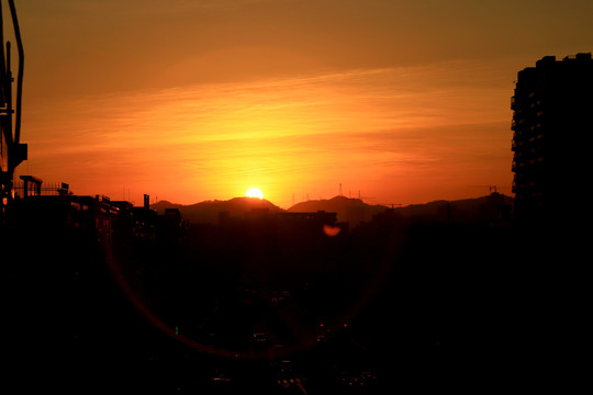 城市日出美景