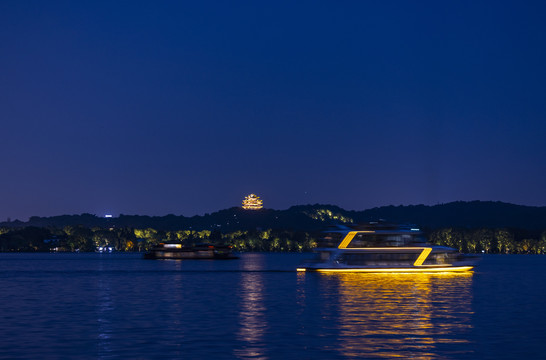 杭州西湖雷峰塔夜景