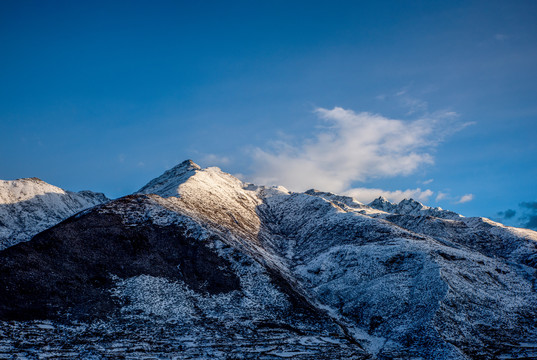 四川川西高原四姑娘山雪景